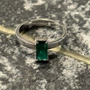 Marlu Silver Ring with Emerald Green Gemstone